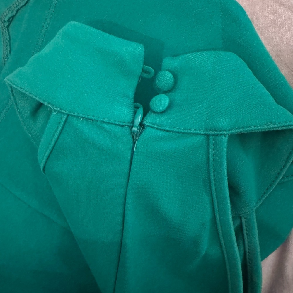 Tegan Wrap Mini Dress in Kelly Green
SUPERDOWN - Picture 10 of 10